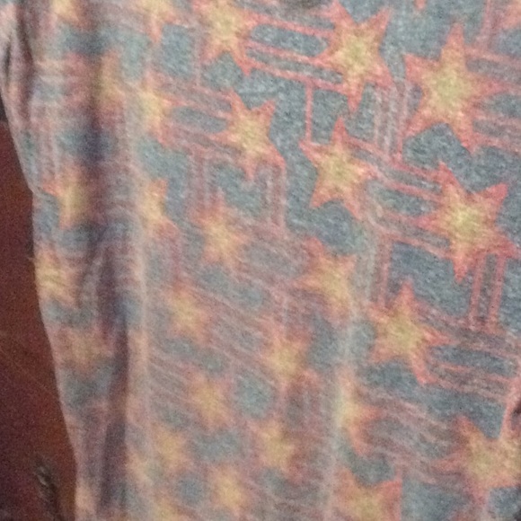 LuLaRoe Woman Top size Large - Picture 2 of 3